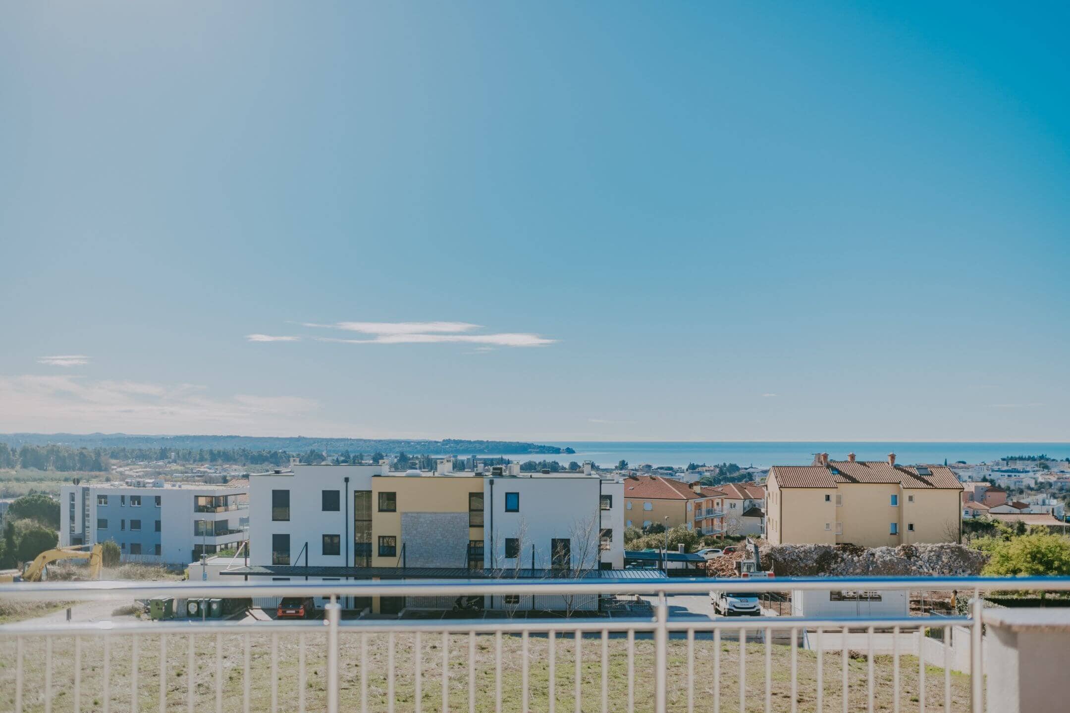 novigrad spazioso appartamento con garage e vista mare