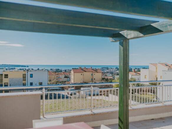 novigrad spazioso appartamento con garage e vista mare