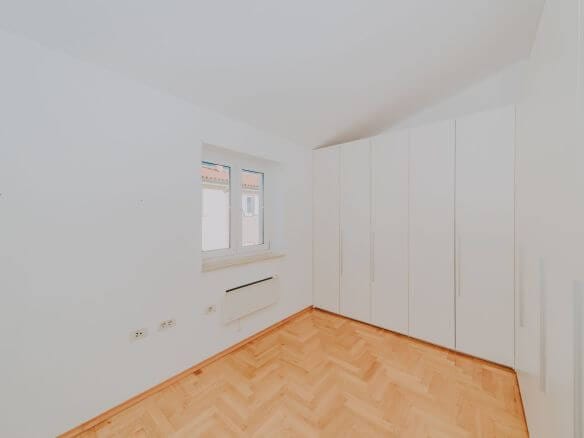 novigrad spacious flat with garage and sea view