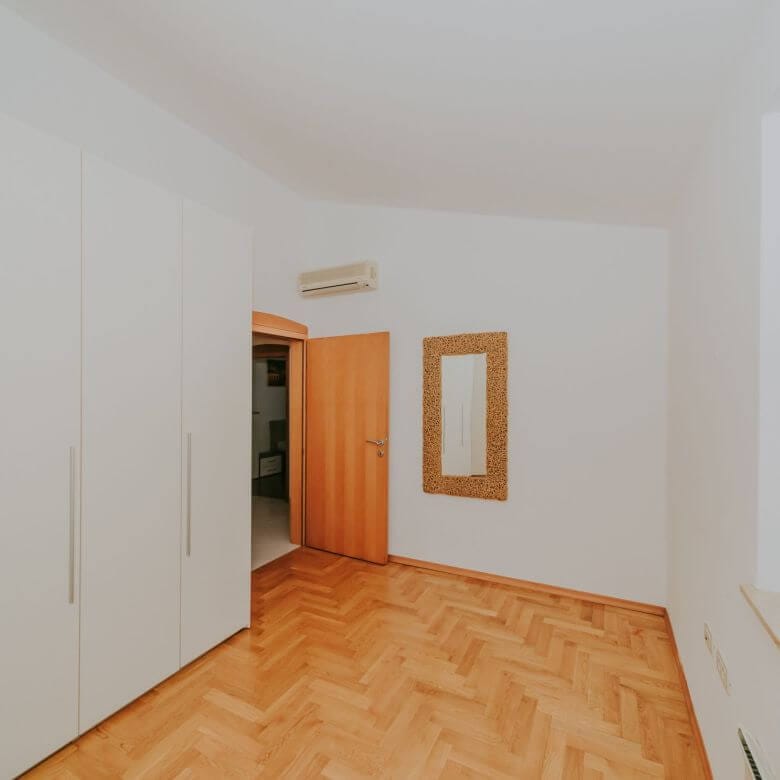 novigrad spacious flat with garage and sea view