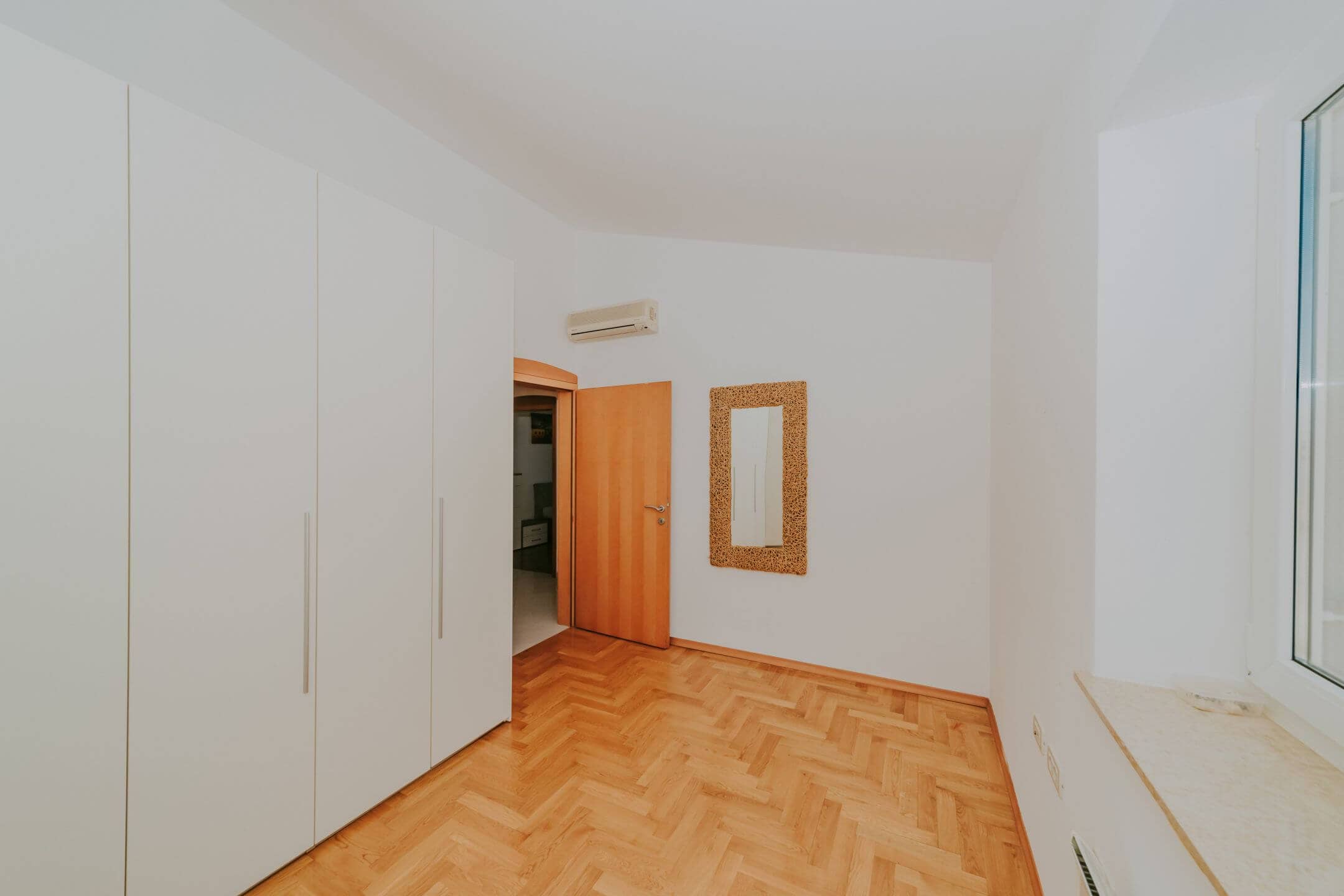 novigrad spazioso appartamento con garage e vista mare
