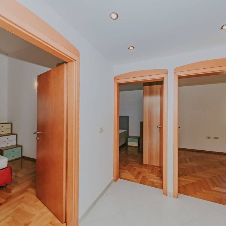 novigrad spacious flat with garage and sea view