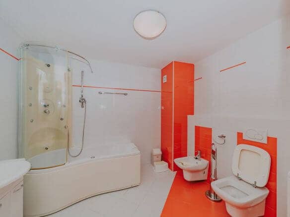 novigrad spazioso appartamento con garage e vista mare
