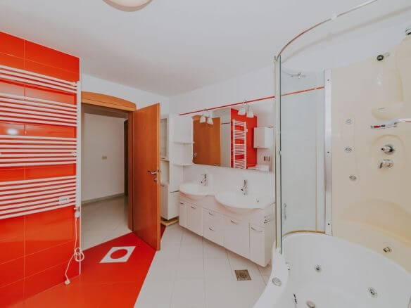 novigrad spacious flat with garage and sea view