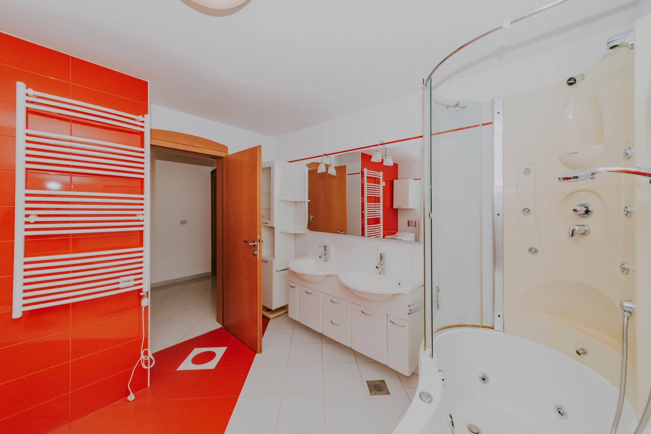 novigrad spazioso appartamento con garage e vista mare