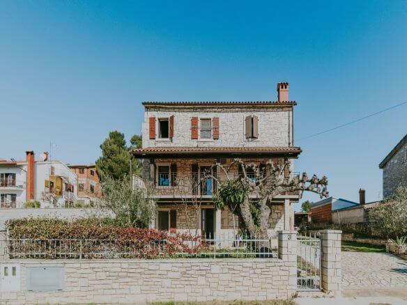 Porec Umgebung renoviertes istrisches Steinhaus mit Pool und Meerblick