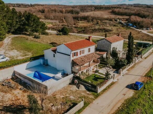 Porec Umgebung renoviertes istrisches Steinhaus mit Pool und Meerblick d