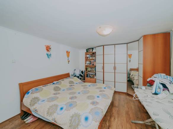 brtonigla prostrani dvoetažni stan u centru