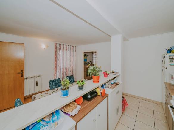 brtonigla prostrani dvoetažni stan u centru