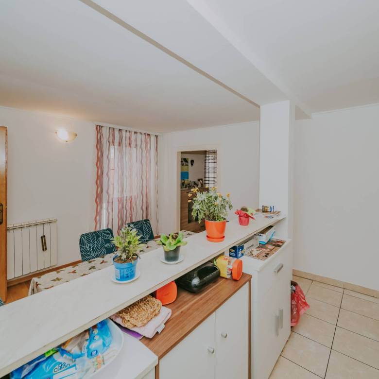 brtonigla prostrani dvoetažni stan u centru