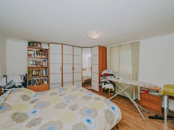 brtonigla prostrani dvoetažni stan u centru