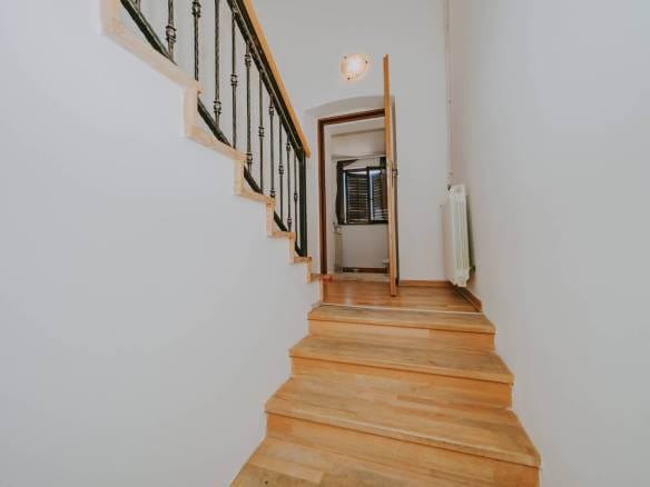 brtonigla prostrani dvoetažni stan u centru