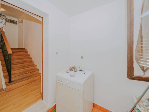 brtonigla prostrani dvoetažni stan u centru