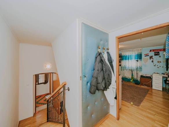 brtonigla prostrani dvoetažni stan u centru