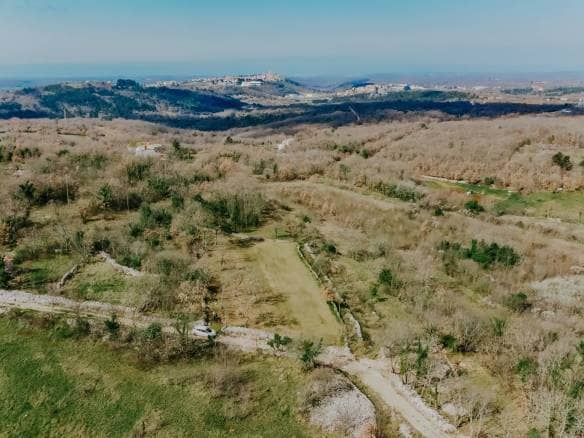 okolica buja građevinsko zemljište na osami sa otvorenim pogledom na more