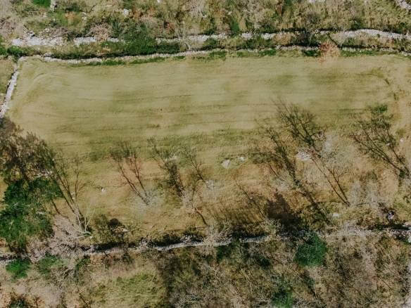Buje dintorni terreno edificabile appartato con vista sul mare aperto