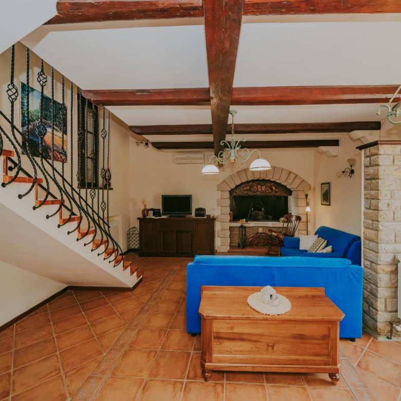 Momjan autochthones istrianisches Haus in einer abgelegenen Gegend mit freiem Blick