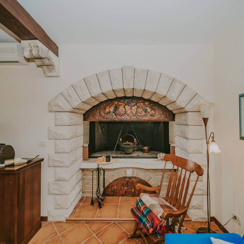 Momjan autochthones istrianisches Haus in einer abgelegenen Gegend mit freiem Blick