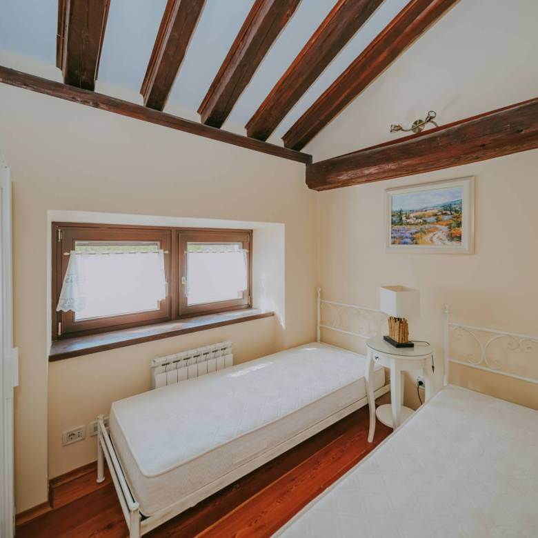 Momjan autochthones istrianisches Haus in einer abgelegenen Gegend mit freiem Blick