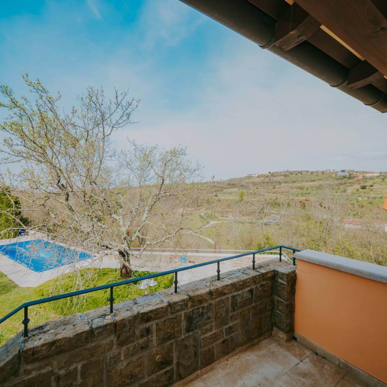 Momjan autochthones istrianisches Haus in einer abgelegenen Gegend mit freiem Blick