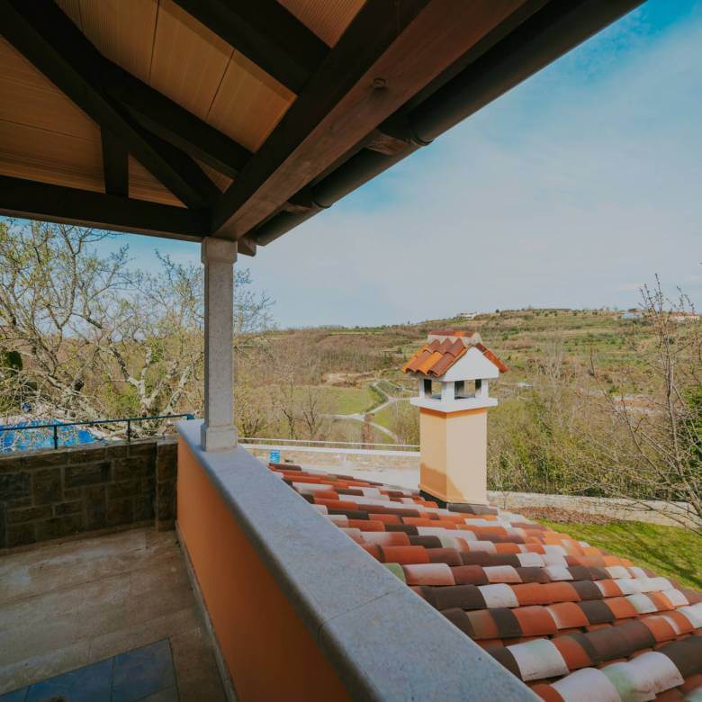 Momjan autochthones istrianisches Haus in einer abgelegenen Gegend mit freiem Blick