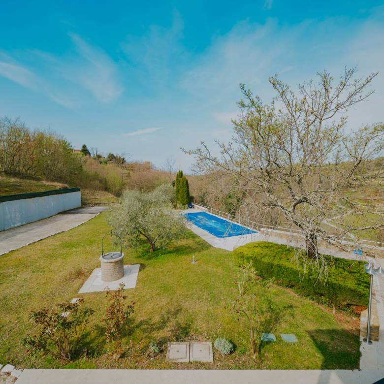 Momjan autochthones istrianisches Haus in einer abgelegenen Gegend mit freiem Blick