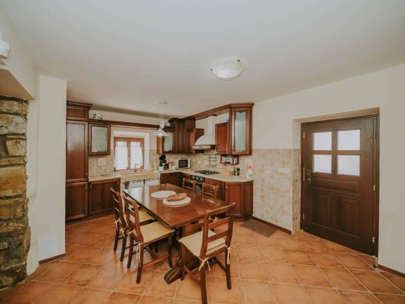 Momjan autochthones istrianisches Haus in einer abgelegenen Gegend mit freiem Blick