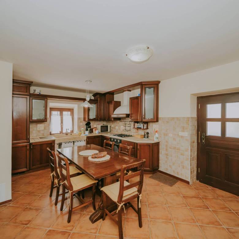 Momjan autochthones istrianisches Haus in einer abgelegenen Gegend mit freiem Blick