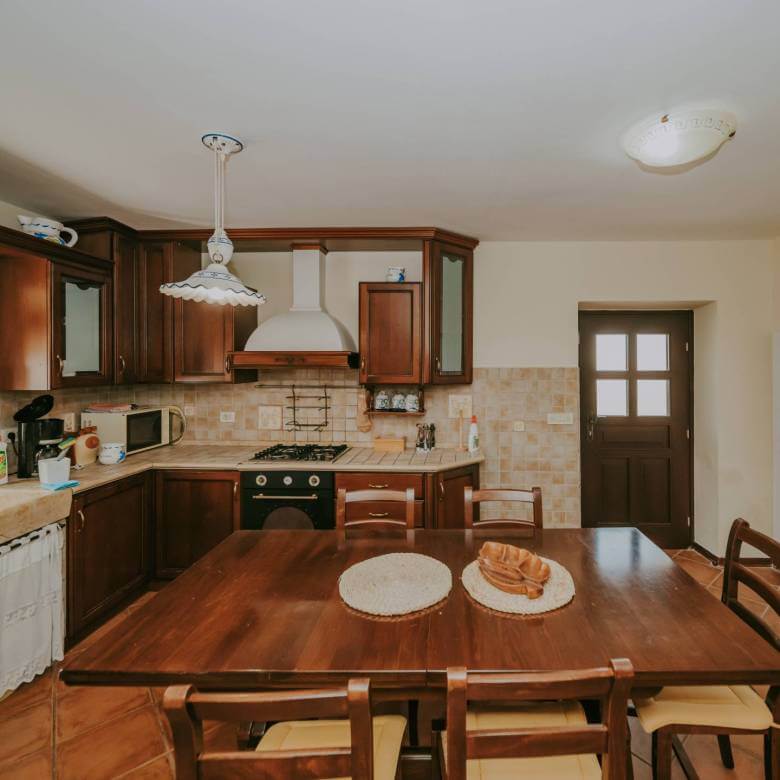 Momjan autochthones istrianisches Haus in einer abgelegenen Gegend mit freiem Blick