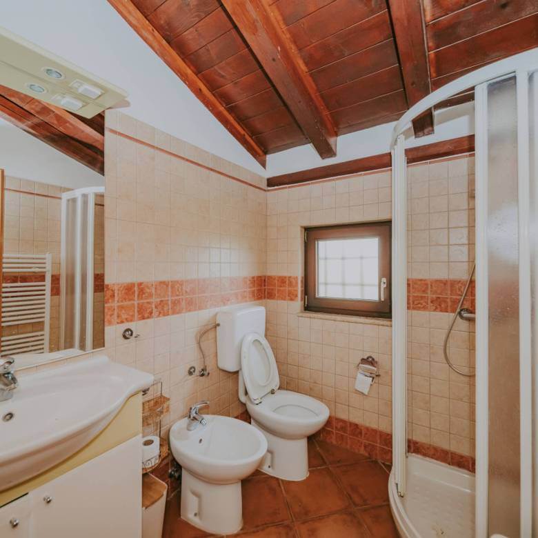 Momjan autochthones istrianisches Haus in einer abgelegenen Gegend mit freiem Blick