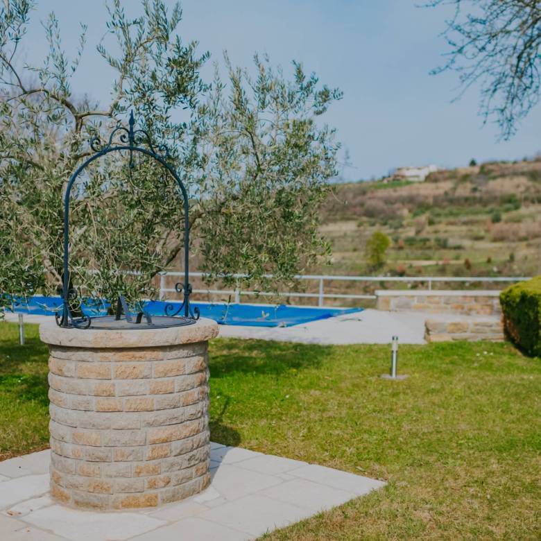 Momjan autochthones istrianisches Haus in einer abgelegenen Gegend mit freiem Blick