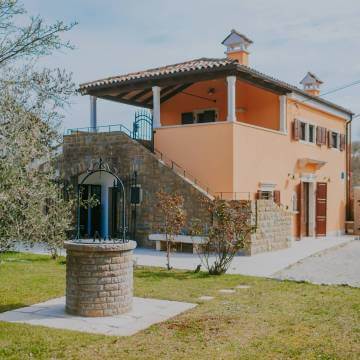 Момьян автохтонный истрийский дом в уединенном месте с открытым видом