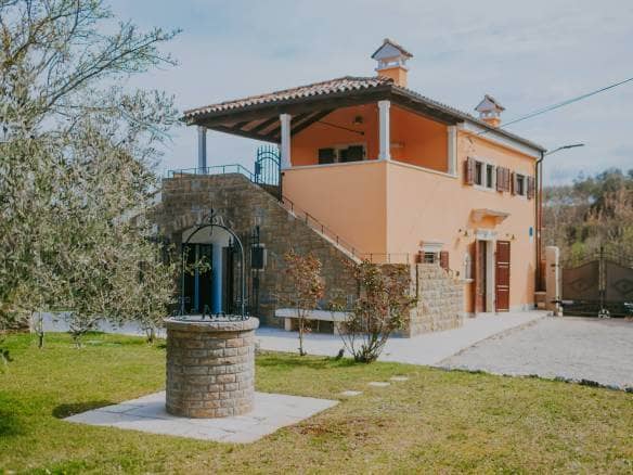 momjan autochthonous istrian house in a secluded area with an open view