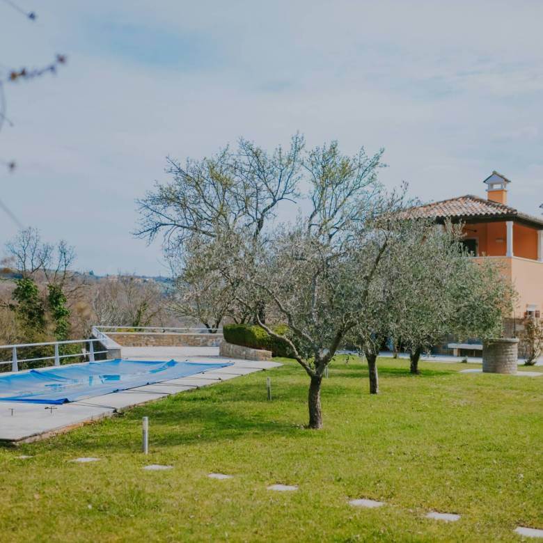 Momjan autochthones istrianisches Haus in einer abgelegenen Gegend mit freiem Blick