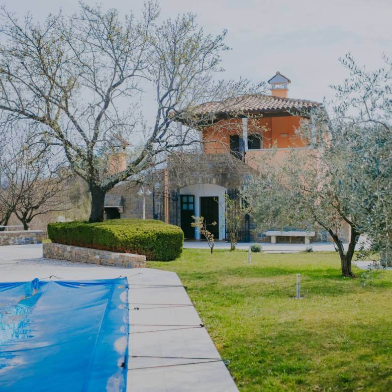Momjan autochthones istrianisches Haus in einer abgelegenen Gegend mit freiem Blick