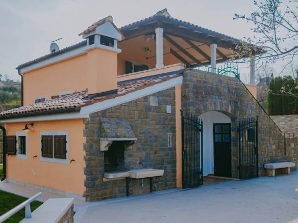 Momjan autochthones istrianisches Haus in einer abgelegenen Gegend mit freiem Blick