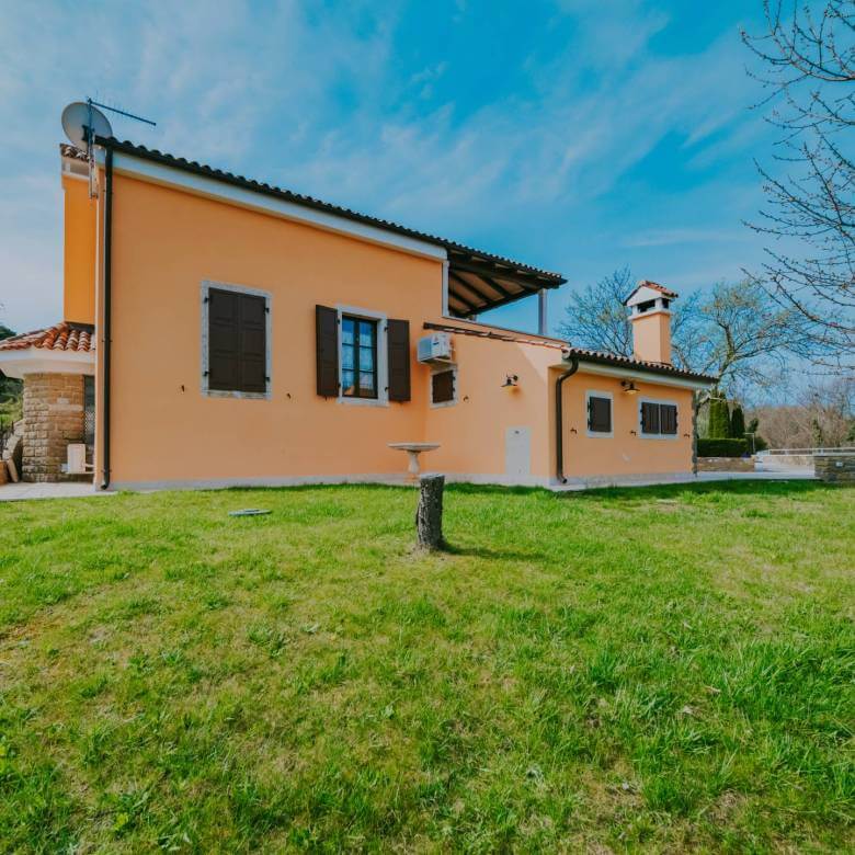 Momjan autochthones istrianisches Haus in einer abgelegenen Gegend mit freiem Blick