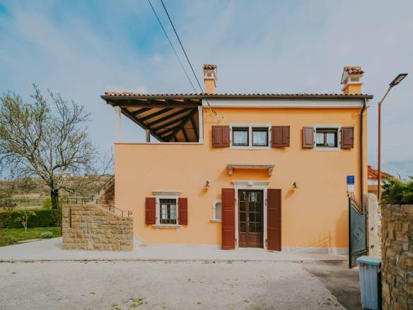 Momjan autochthones istrianisches Haus in einer abgelegenen Gegend mit freiem Blick