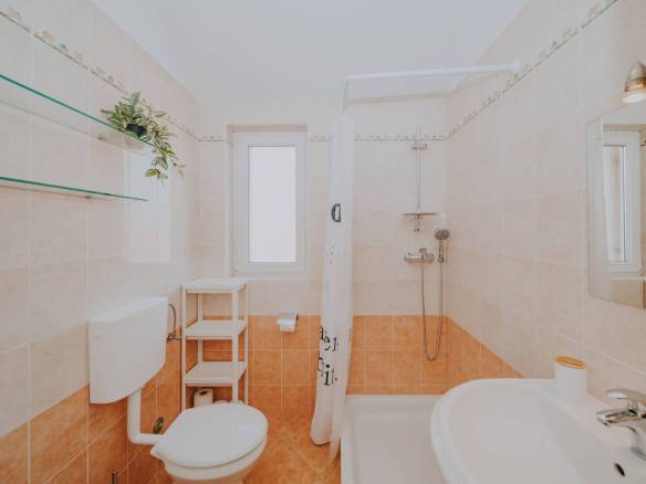 appartamento ammobiliato a Novigrad vicino alla città