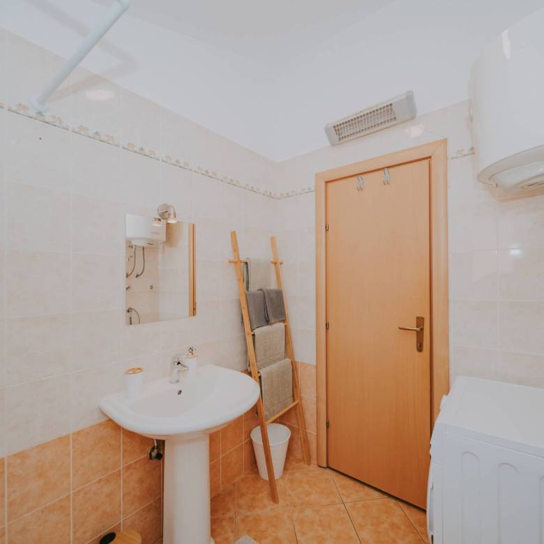 appartamento ammobiliato a Novigrad vicino alla città