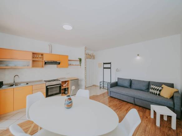 appartamento ammobiliato a Novigrad vicino alla città