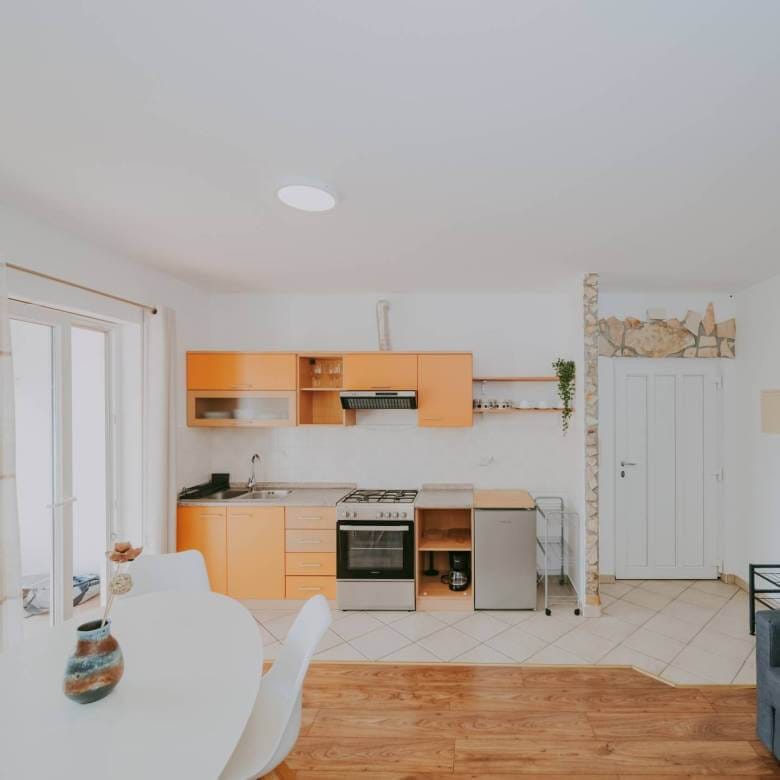 appartamento ammobiliato a Novigrad vicino alla città