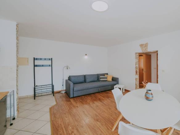 appartamento ammobiliato a Novigrad vicino alla città