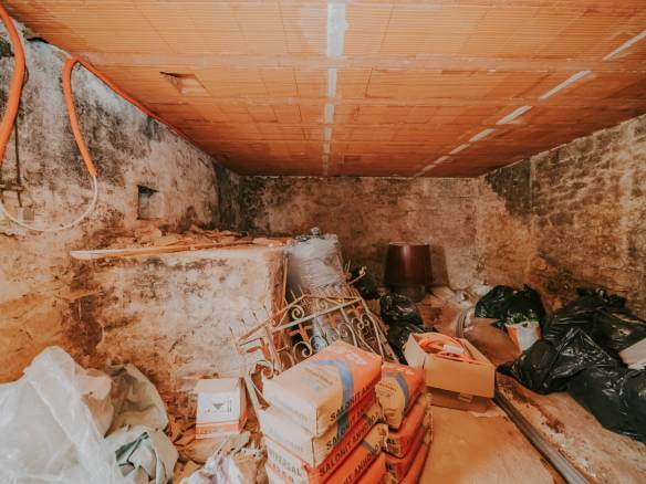 poreč okolica djelomično renovirana kamena kuća u nizu sa puno potencijala