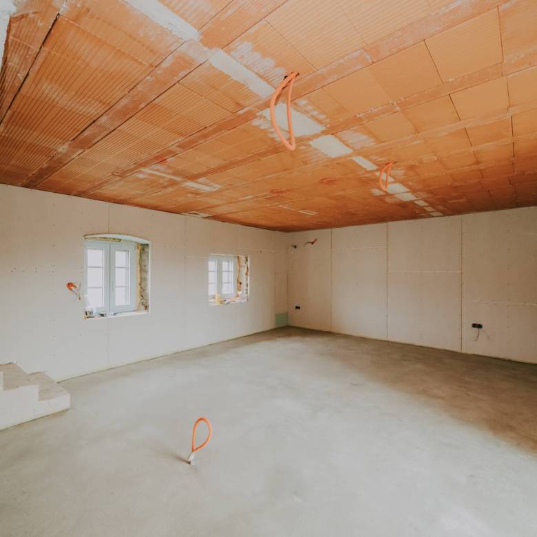 poreč okolica djelomično renovirana kamena kuća u nizu sa puno potencijala