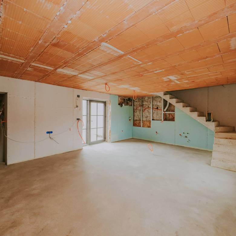 poreč okolica djelomično renovirana kamena kuća u nizu sa puno potencijala