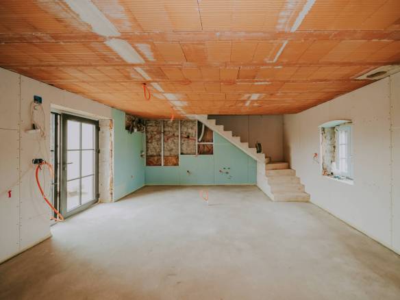 poreč okolica djelomično renovirana kamena kuća u nizu sa puno potencijala