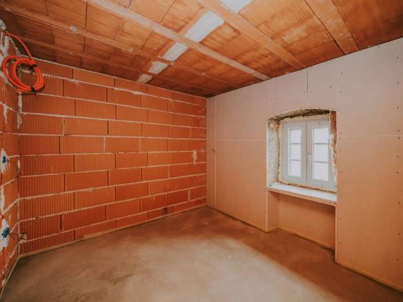 poreč okolica djelomično renovirana kamena kuća u nizu sa puno potencijala