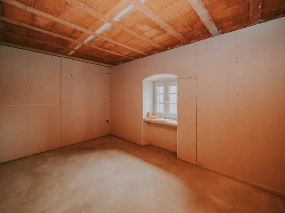 poreč okolica djelomično renovirana kamena kuća u nizu sa puno potencijala