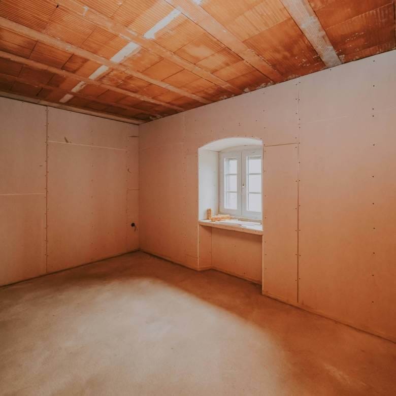 poreč okolica djelomično renovirana kamena kuća u nizu sa puno potencijala